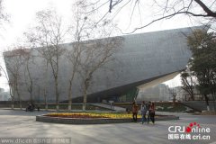 <b>武汉大学建“钻石状”悬挑楼 大半楼体悬空</b>