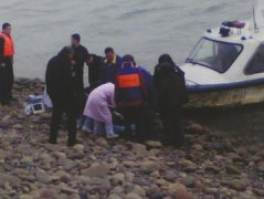 <b>泸州：女子从70米高大桥跳江获救 羽绒服成救生衣</b>