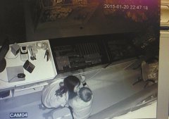 <b>自贡小偷情侣光顾饰品店 盗窃得手现场热吻</b>