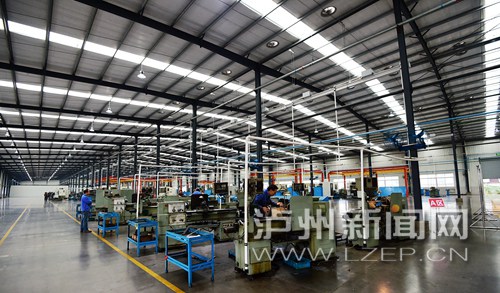 机械工业园区一派忙碌。王承伟摄