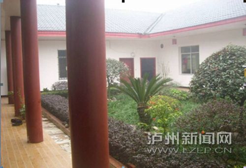 神龙山庄小花园