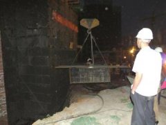 <b>塔吊司机60米高空癫痫发作 宜宾消防＂搭桥＂救人</b>