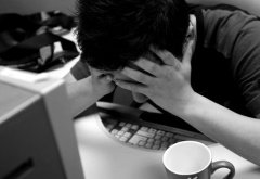 <b>深圳36岁IT男猝死酒店马桶上</b>