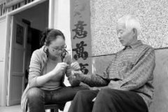 <b>陕西村民捡回聋哑流浪汉 一家三代养其32年</b>