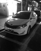 <b>车主违停为躲避处罚用粉笔画“停车位”</b>