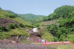 <b>宜叙高速都良隧道左洞顺利贯通 预计明年全线通车</b>