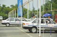 <b>成都＂考霸＂心酸路:2年考19次花1.3万 拿到驾照她失声痛哭</b>