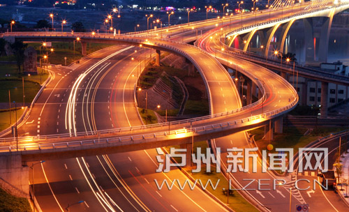 泸州国窖长江大桥互通立交桥。泸州日报社 牟科 摄