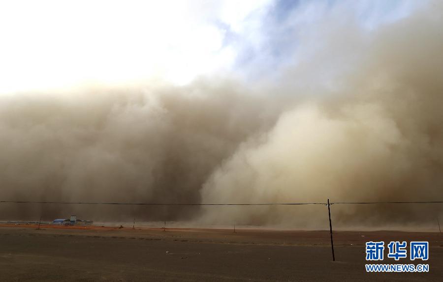 （晚报）（2）内蒙古额济纳遭遇强沙尘暴
