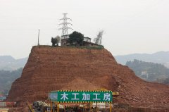 <b>四川宜宾“钉子户”周围挖空成“孤岛”</b>