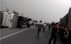 <b>吉林通榆发生强龙卷风 大巴车被掀翻(图)</b>