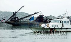 <b>泸州：巡江检查 确保砂石禁采落到实处</b>
