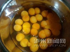 <b>泸州一市民购买13个鸡蛋 其中12个是双黄蛋(图)</b>