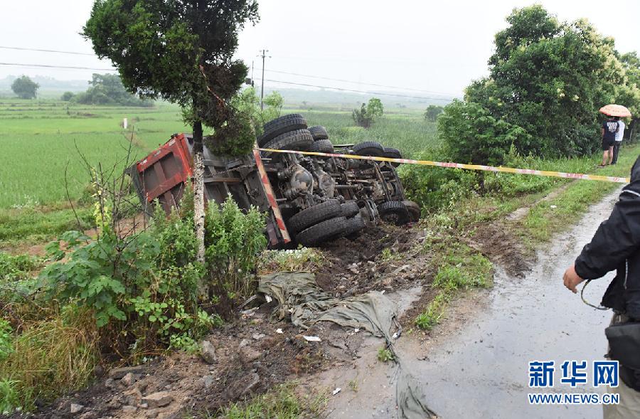 #(请以此说明为准)(突发事件)(1)湖北孝感发生交通事故致9死11伤