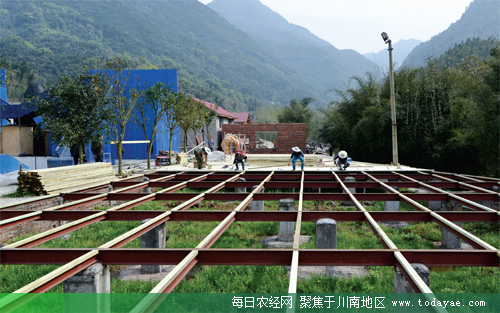 何家沟生态旅游景区施工现场一片繁忙.jpg