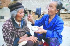 <b>能活104岁 全靠好“妹妹”照顾51年</b>