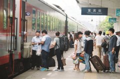<b>宜宾火车站拉开2015暑运大幕</b>