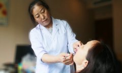 <b>佟佳音泸州传授民间理疗绝技</b>