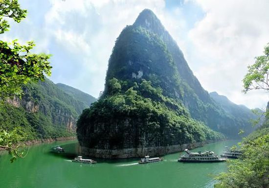 三峡的风光用简单的言语无法形容