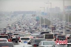 <b>媒体四问收费公路改革：高速路是否成永久提款机</b>