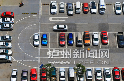 泸州一停车场 记者 牟科 摄