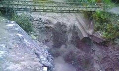 <b>通麦天险塌方 318线成为历史？</b>