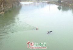 <b>江西抚州女子跳河后漂浮数小时获救</b>