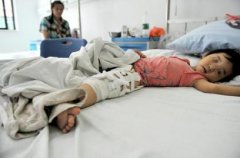 <b>两岁半女童玩蹦蹦床4小时 致左腿骨折</b>