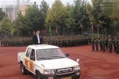 <b>河北教育厅回应“学院领导乘皮卡检阅新生”：不违规(图)</b>