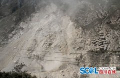 <b>10月9日刚抢通 国道213线茂县段再因山体滑坡中断</b>