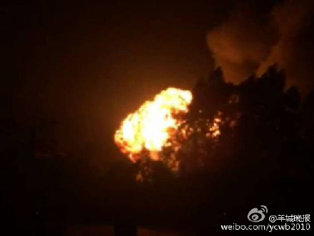 东莞疑似黑油窝点爆炸:火球直冲上天 状如蘑菇云