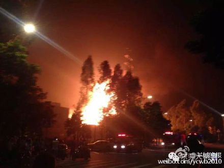 东莞疑似黑油窝点爆炸:火球直冲上天 状如蘑菇云