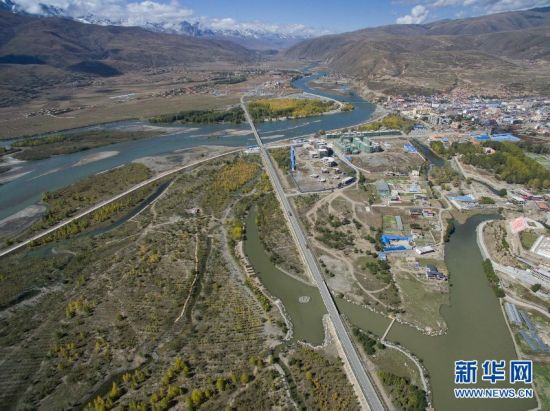 （美丽中国）（3）四川：雅砻湿地成317国道一道靓丽风景