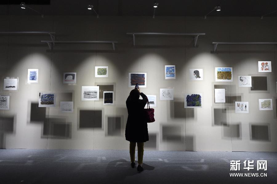 （1）11月5日拍摄的雕塑作品《国球·老太》。