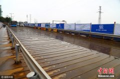 <b>重庆九龙坡现史上  “最牛”减速带由208根钢筋组成</b>