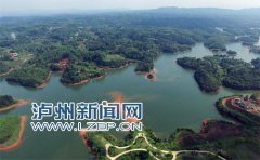 <b>泸州凤凰湖湿地公园挂牌 冲刺国家4A级</b>