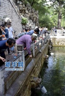 <b>济南黑虎泉兽首复喷</b>