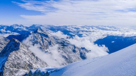 <b>夏日避暑终极指南：去雪山里撒个欢儿</b>