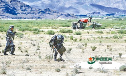 <b>空降兵夺控要点如＂天兵＂天降 运用10余种火器势如破竹</b>