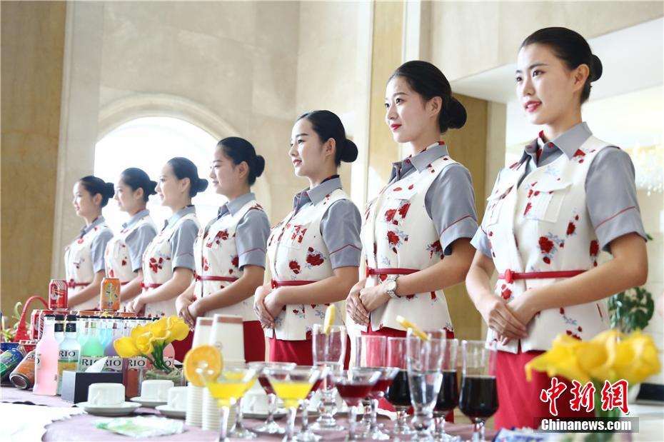 四川一高校“五星级”新生接待又升级