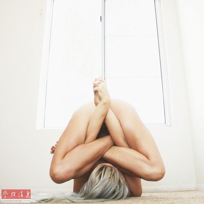 柔韧之美:女子通过练瑜伽走出心理阴影