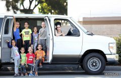 美国一女子生8胞胎成超级妈妈震惊网友