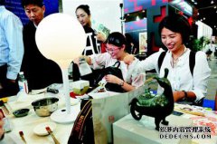 “博博会”科技范十足 穿越时空去和诸葛亮合张影