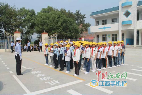 横峰县打造首个农村交通安全宣传教育基地——刘家小学