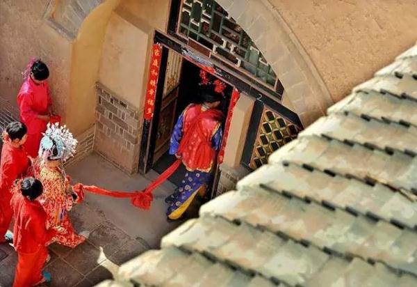 【奇闻】中国有个神秘的村庄，村民在地下住了4000年!