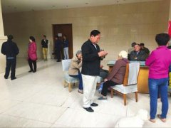 甘肃兰州上百住户担心医疗污染 阻拦楼下开医院