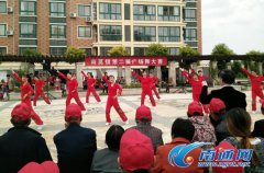 江苏南通：海安南莫镇举办广场舞大赛 展示新农民风采