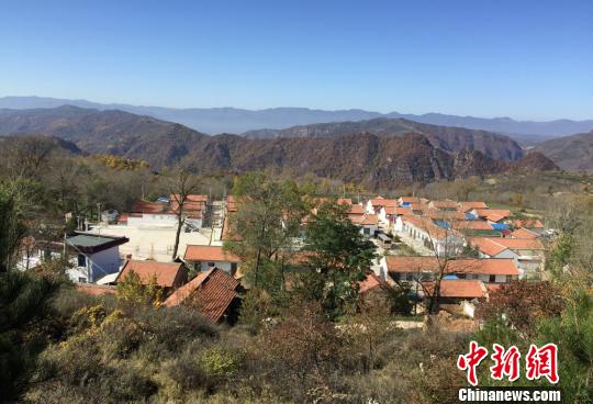 甘肃崆峒农民回乡创业荒山圈地养鸡探脱贫路（图）