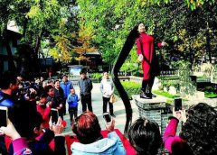 山西大妈蓄发18年长3.38米 欲申请吉尼斯记录