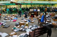 奇闻！老太称自己太孤独 偷40件快递只为包装盒